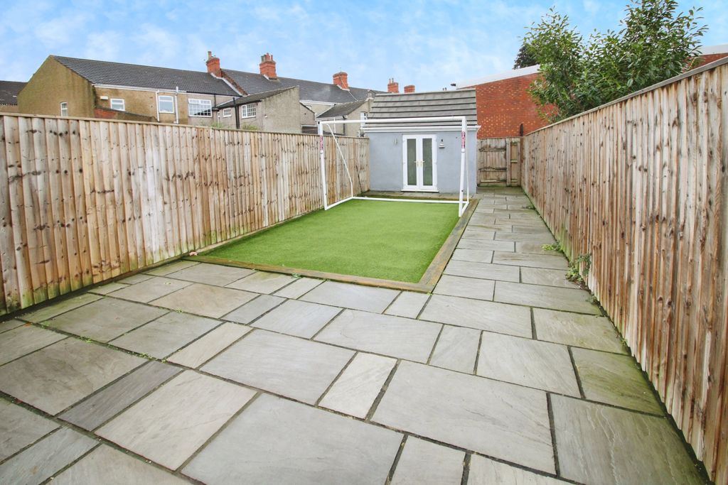 Property photo 2 of 25 Garden.Jpg