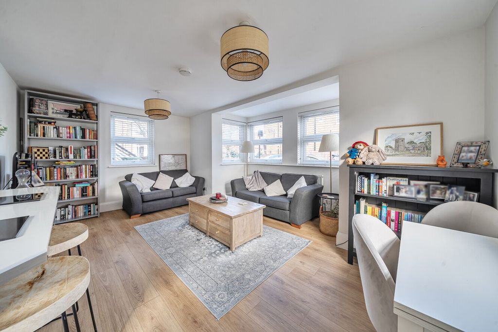 Property photo 2 of 17 Picture No. 33