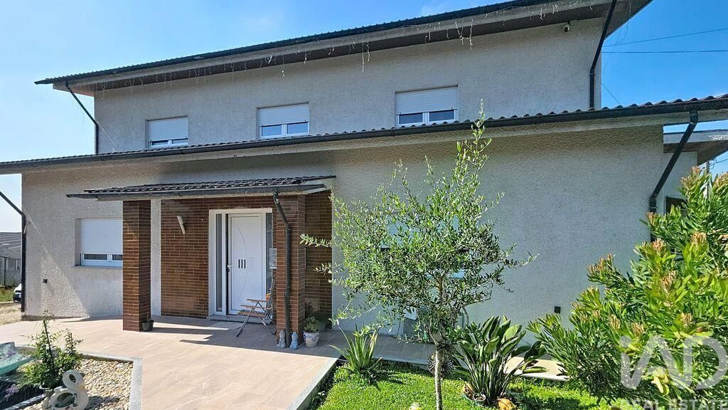 Property photo 2 of 31