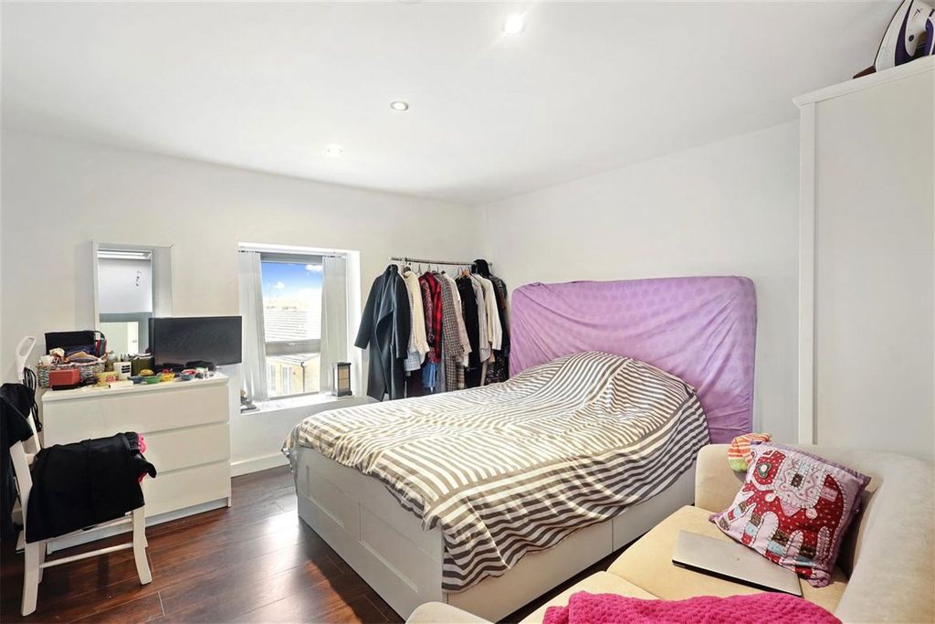 Property photo 3 of 5