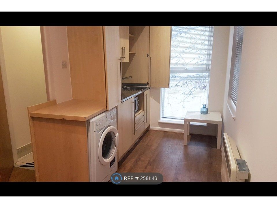 Property photo 3 of 10 Living Space / Kitchen