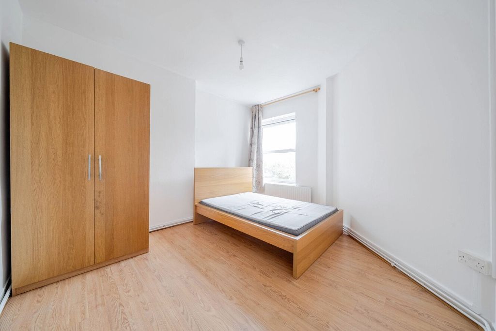 Property photo 2 of 16 Picture No. 08