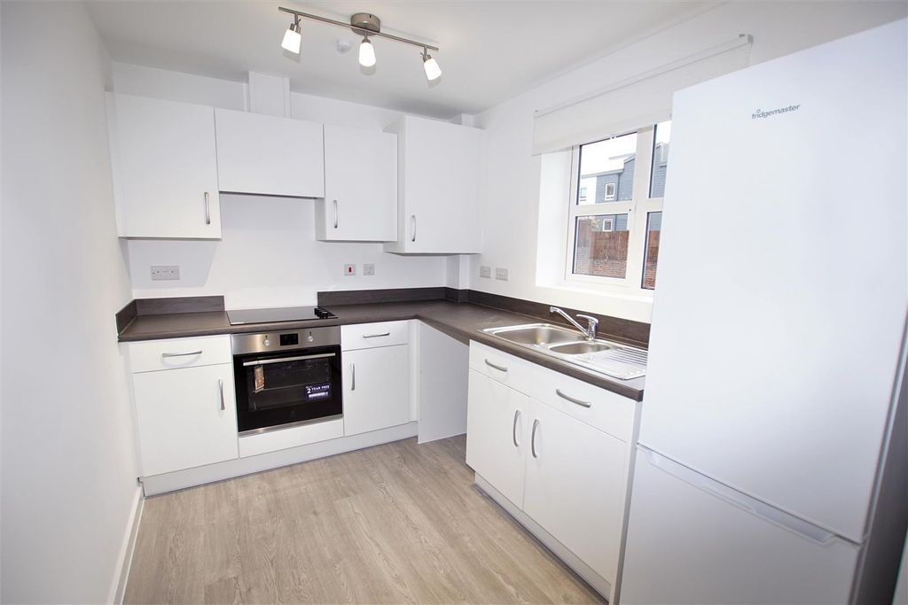 Property photo 2 of 6 Kitchen
