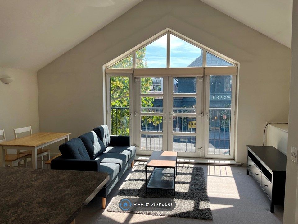 Property photo 2 of 8 Lounge