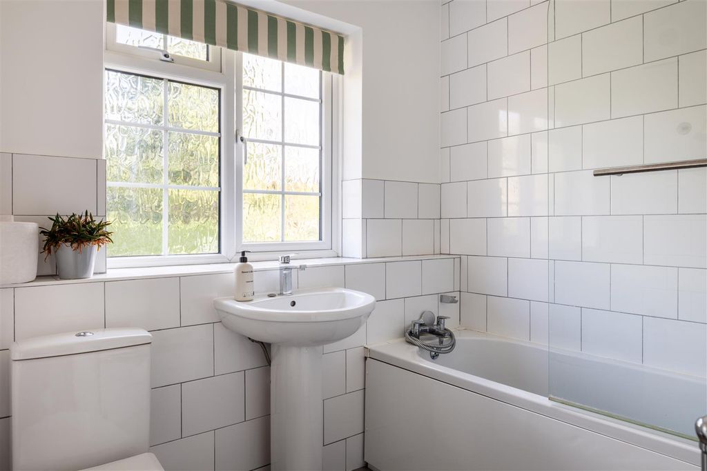 Additional image 17 of 4 bed detached house for saleYardley Close, Reigate RH2