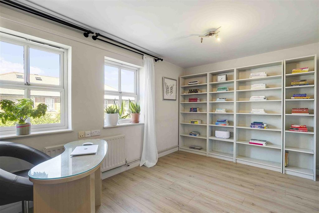 Property photo 2 of 9