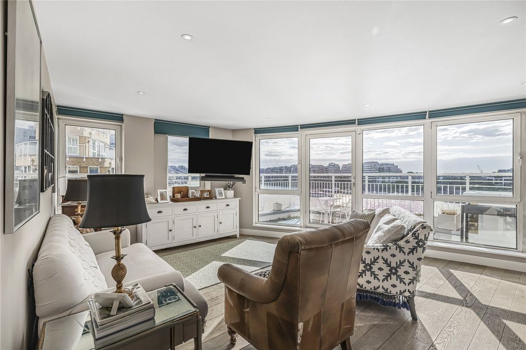 Property photo 1 of 15 Reception