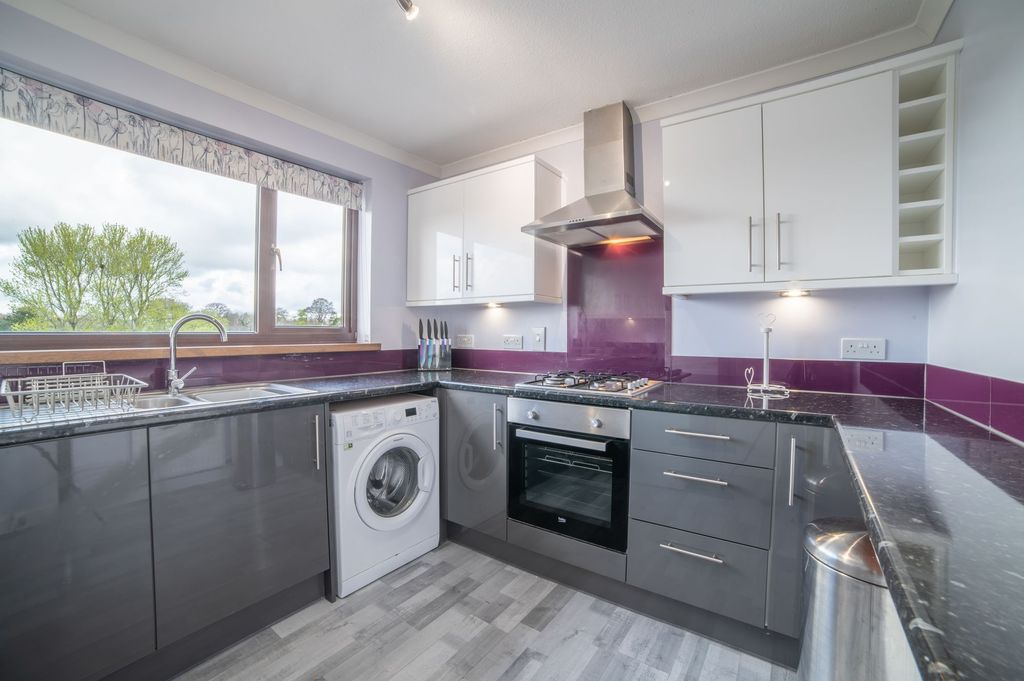 Property photo 3 of 16 Kitchen