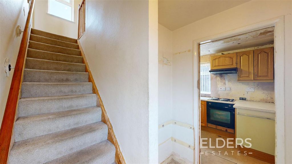 Property photo 2 of 17 Entrance Hall
