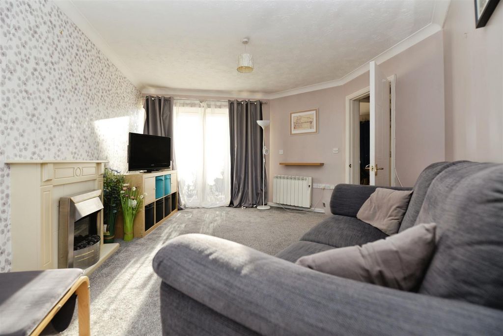 Property photo 3 of 13 Living Room.Jpg