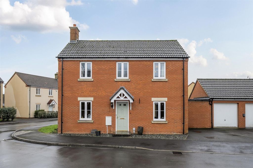 Property photo 1 of 18 6960Efd816F23-1396596-2-6960Cfeecb5A3.Jpg