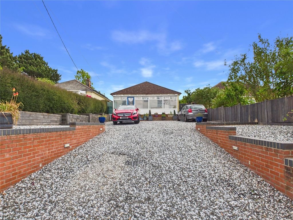 Property photo 1 of 28 Picture No. 18