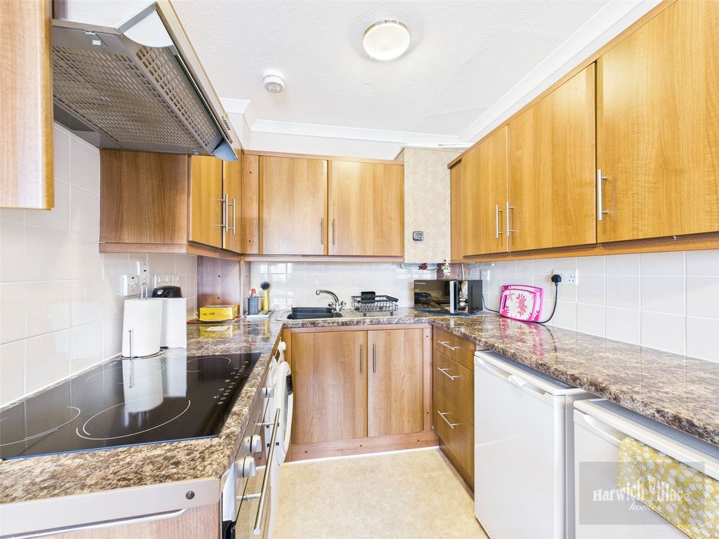 Property photo 3 of 11 Picture 3