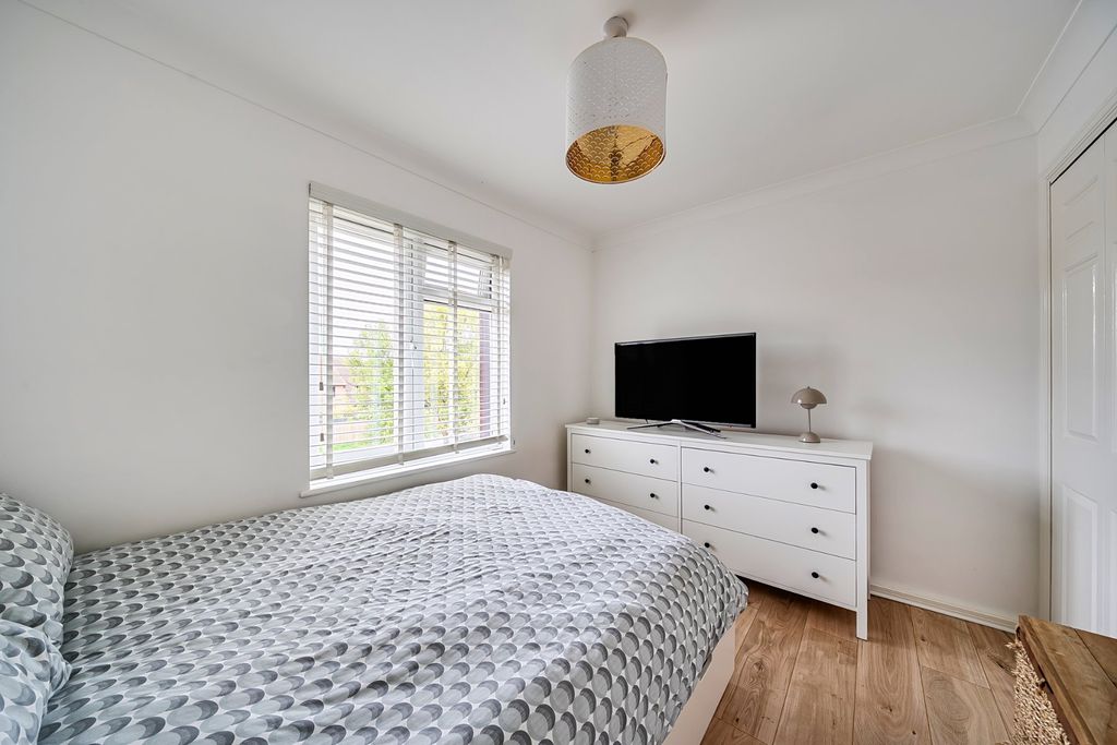 Property photo 3 of 16 Bedroom