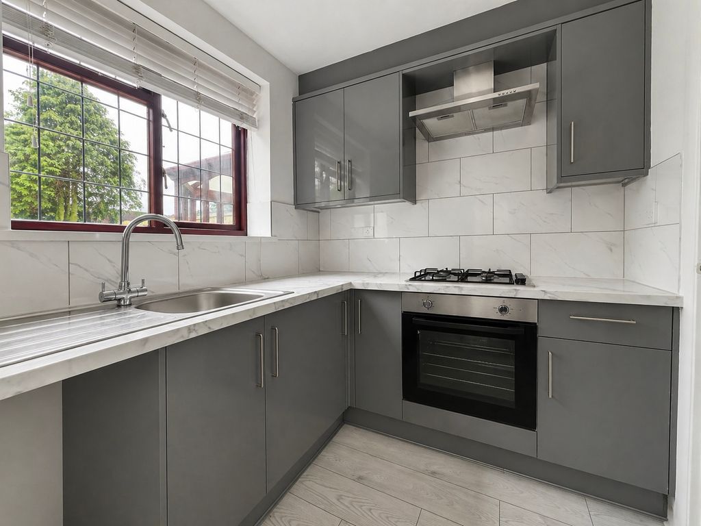 Property photo 2 of 12 Kitchen