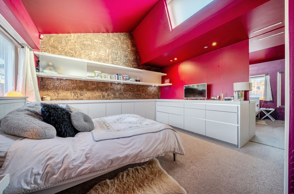 Property photo 2 of 13 1375517-5-6926F5F...