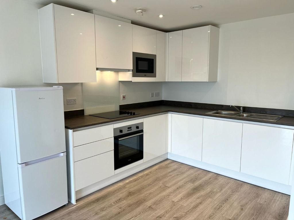 Property photo 2 of 7 Kitchen
