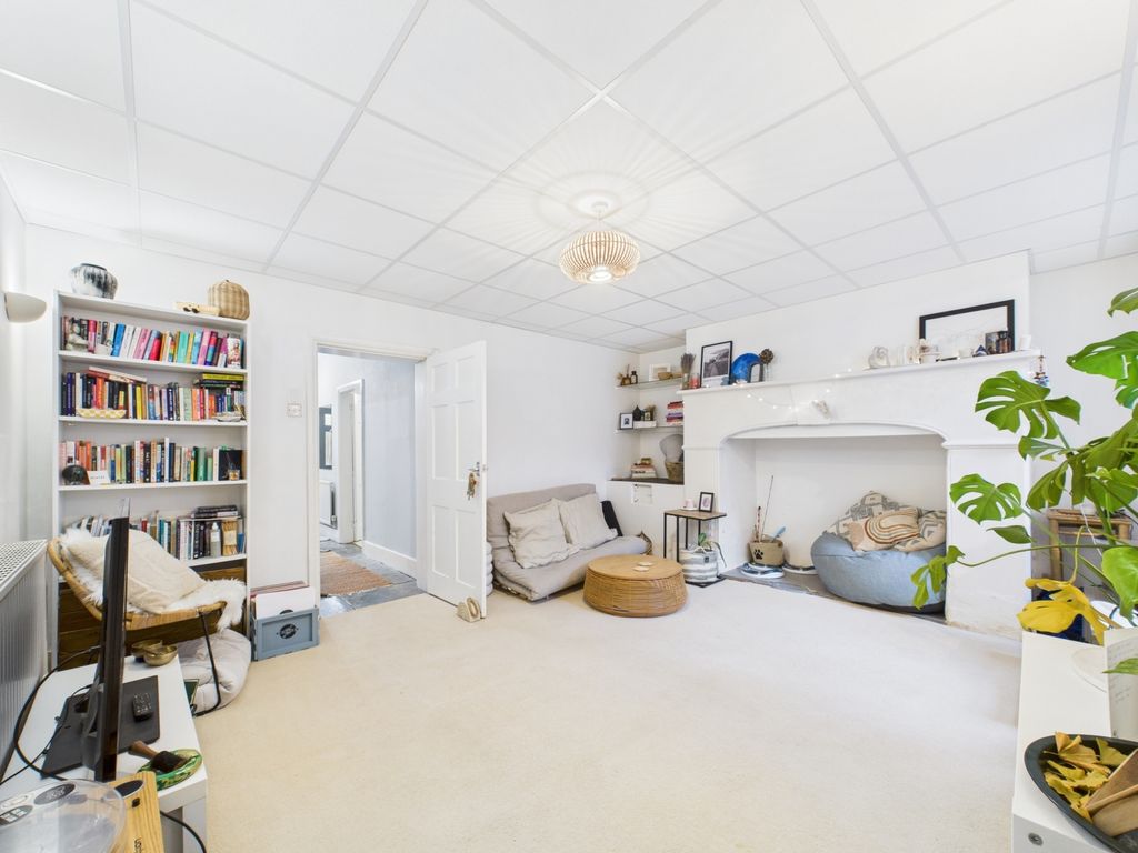 Property photo 2 of 6 Cam01740G0-Pr0471-Still003