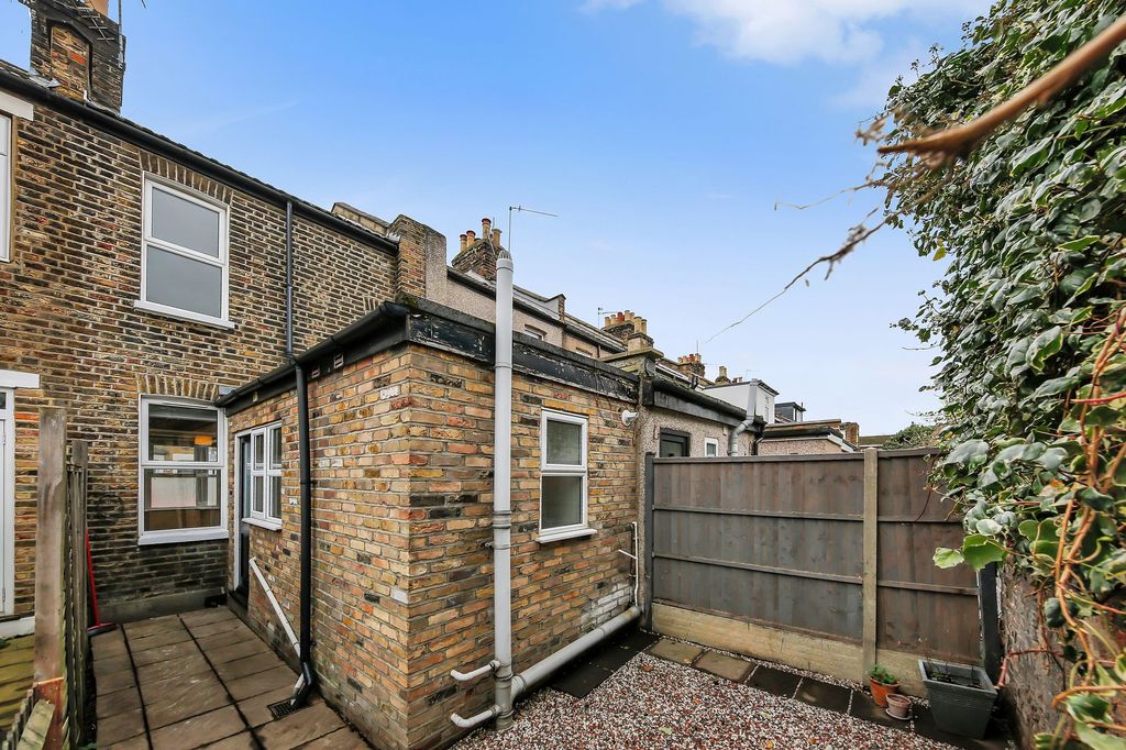 Property photo 2 of 17