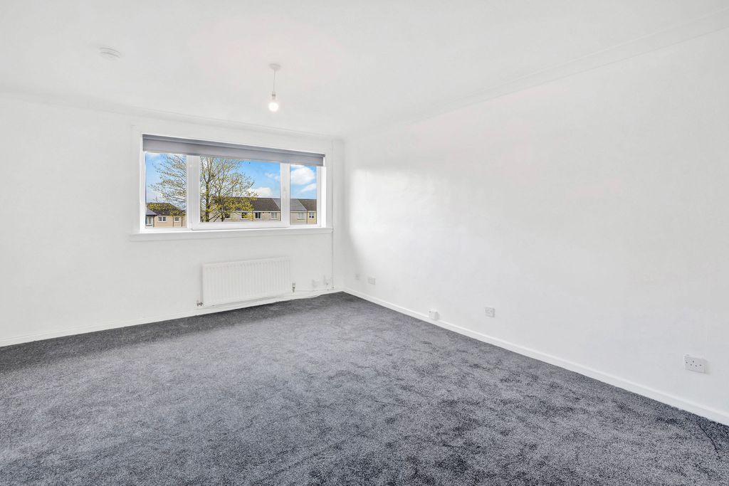 Property photo 2 of 12 Lounge