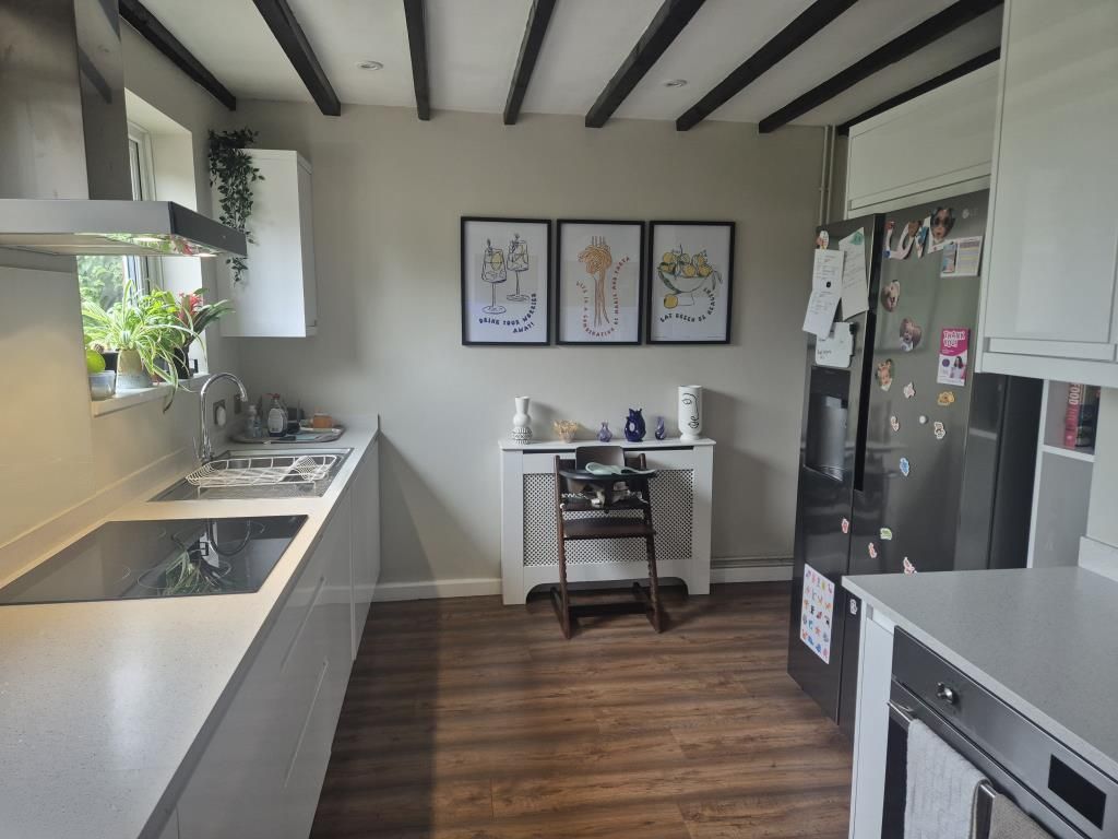 Property photo 2 of 11 Kitchen
