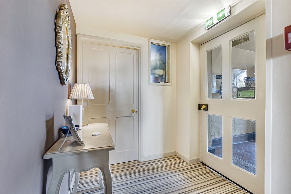 Property photo 3 of 28 Picture No. 02