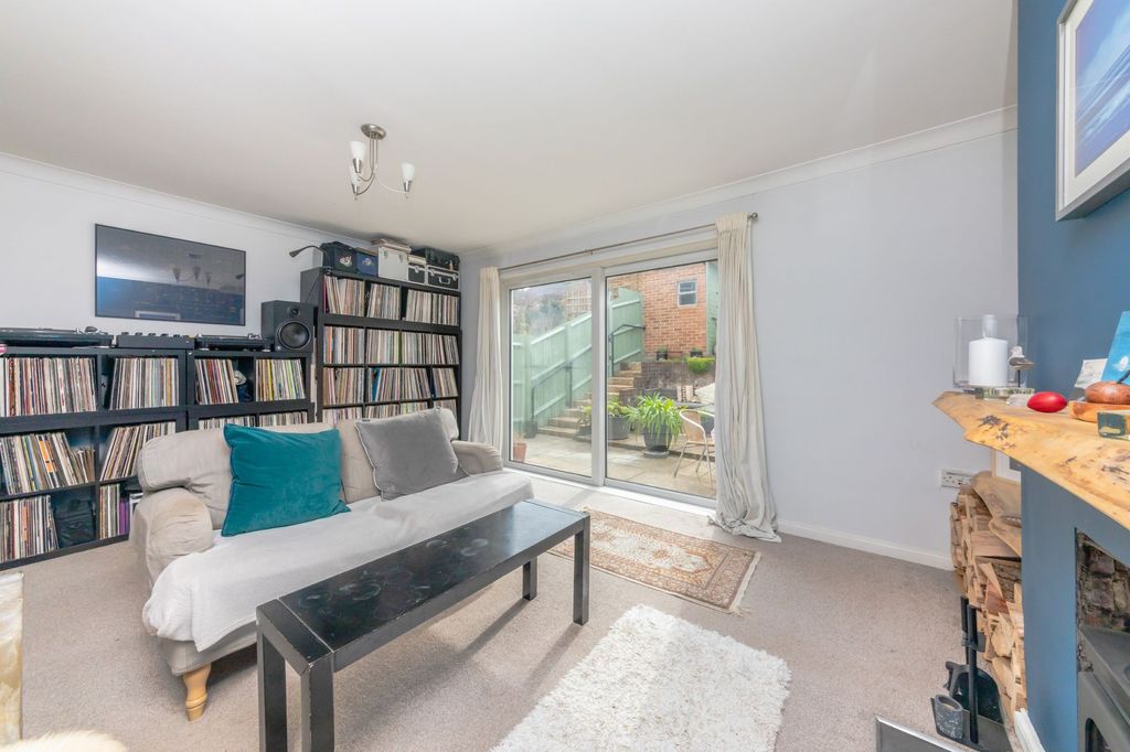 Property photo 2 of 21