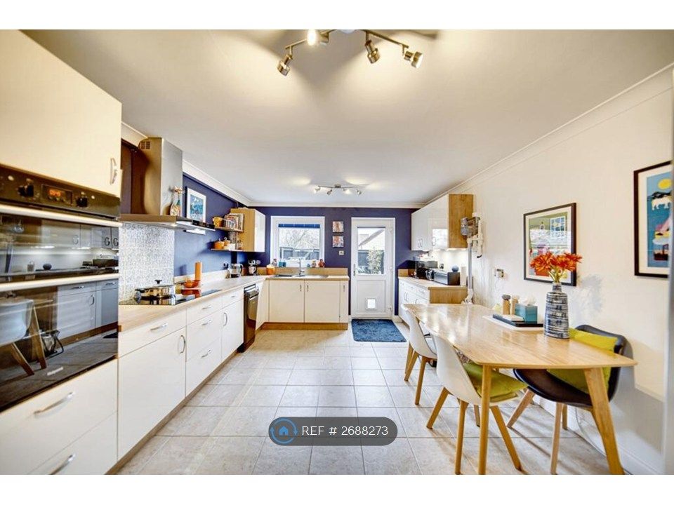 Property photo 2 of 13 Kitchen