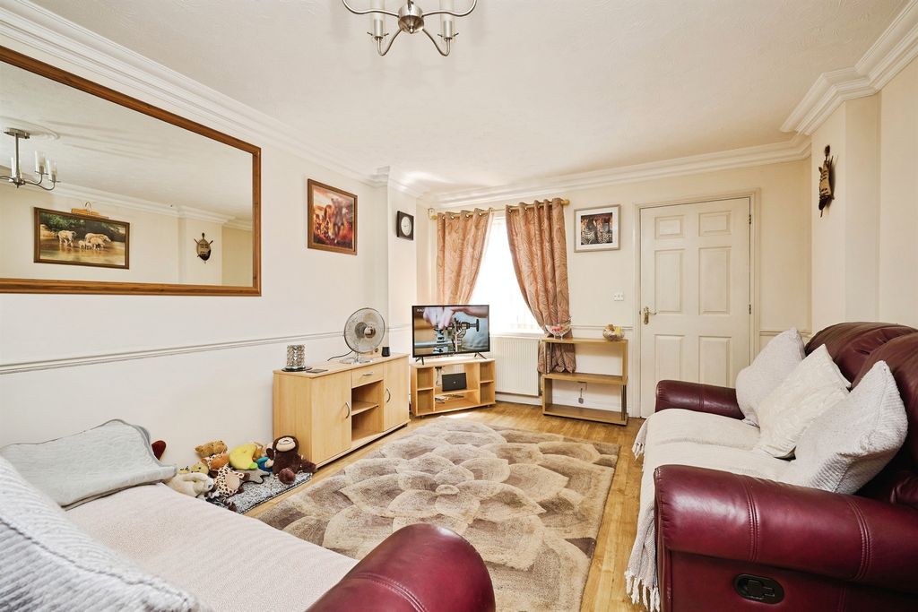Property photo 2 of 20