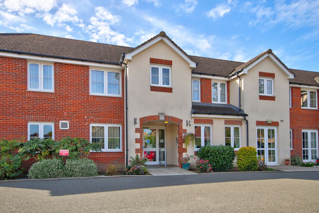 Property photo 1 of 20 External (2)