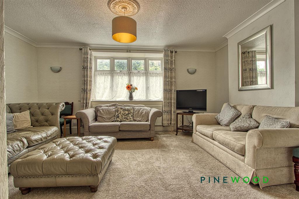 Property photo 2 of 34