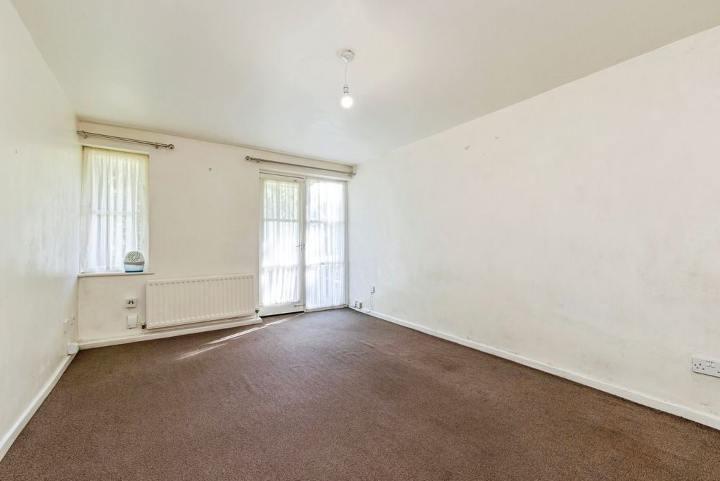 Property photo 3 of 18 Pbox-Img.Jpg