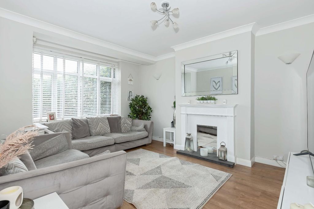 Property photo 2 of 21 Grinstead Lane_5.Jpg