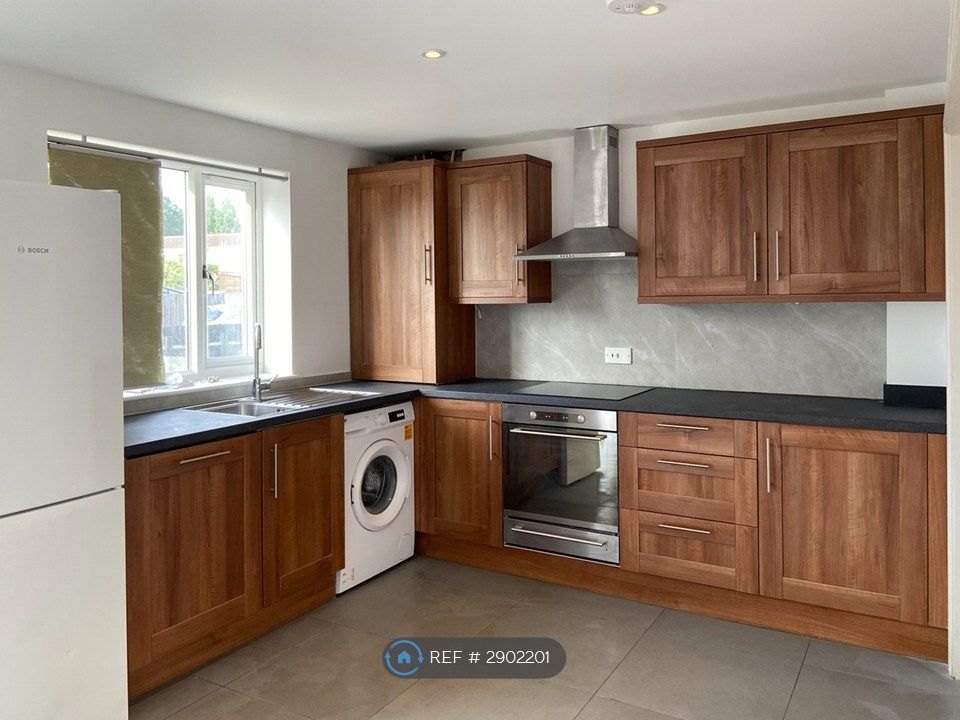 Property photo 2 of 10 Kitchen