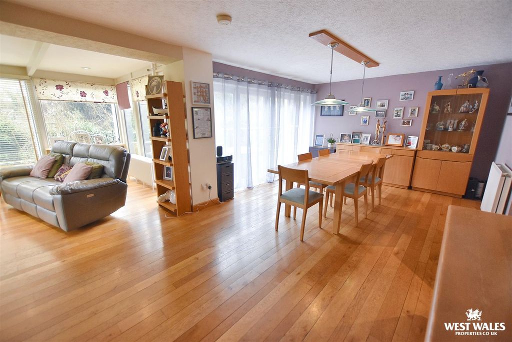 Property photo 2 of 35 16 (1).Jpg