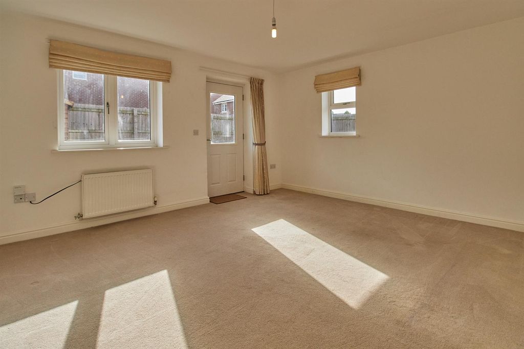 Property photo 2 of 11 Lounge Dining Room To Rear