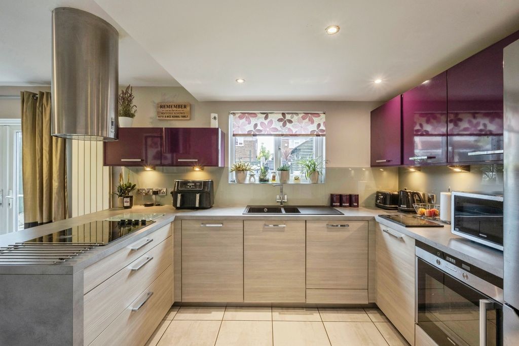 Property photo 2 of 16 Kitchen
