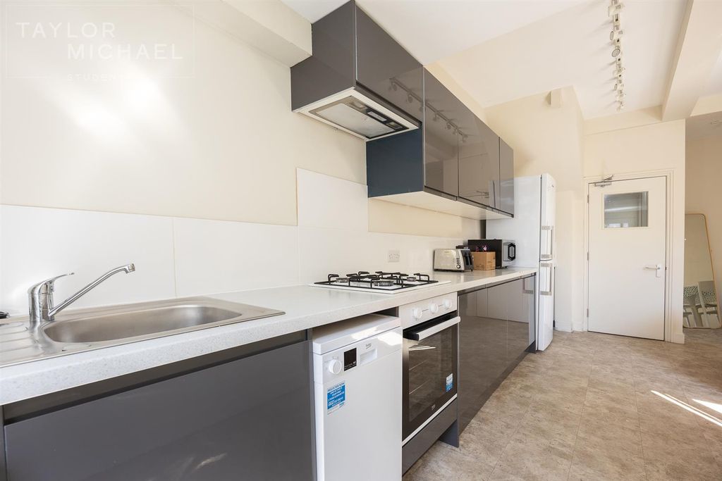 Property photo 2 of 30 Kitchen