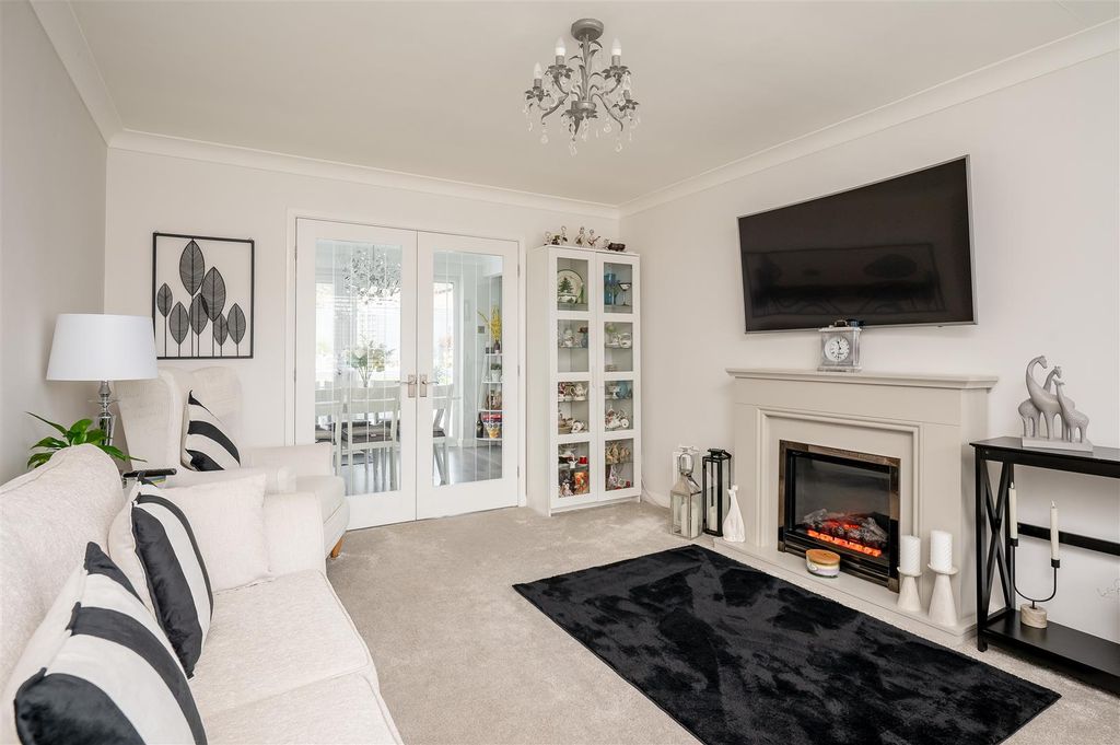 Property photo 3 of 15 Living Room