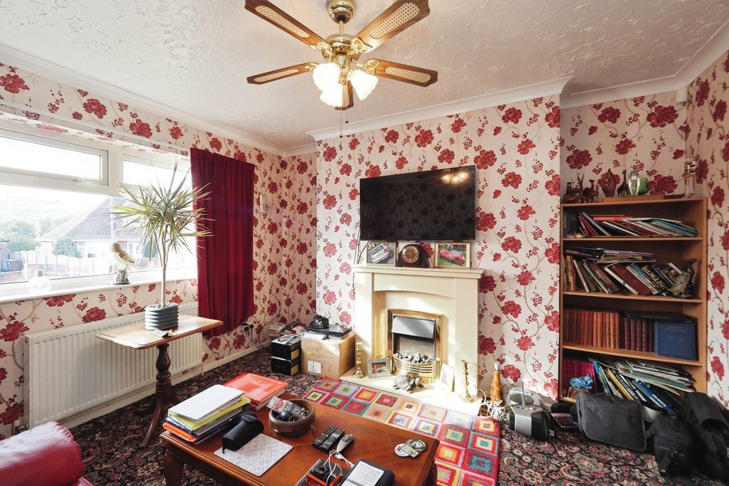 Property photo 3 of 17 Img_3538