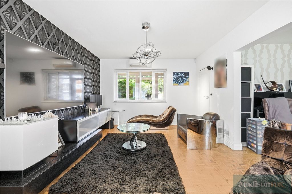 Property photo 3 of 28 Picture No. 27