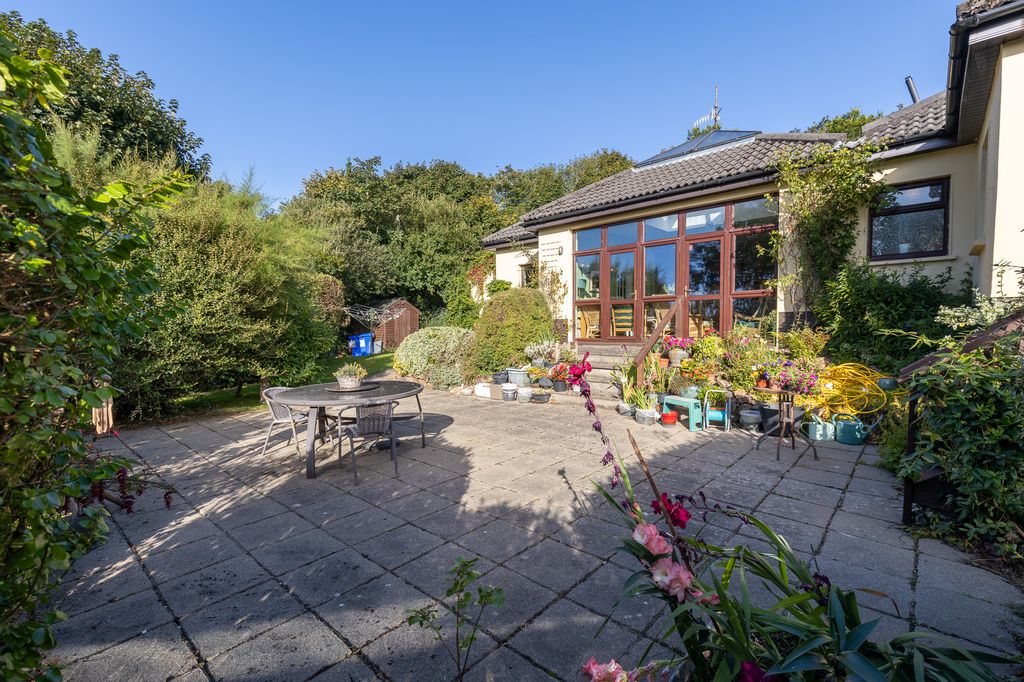 Property photo 3 of 33