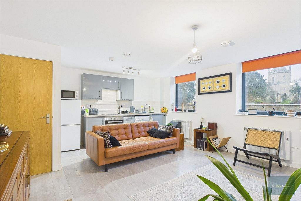 Property photo 2 of 17 Picture No. 13