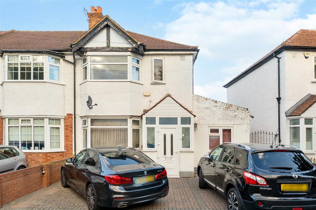 Property photo 1 of 12 External
