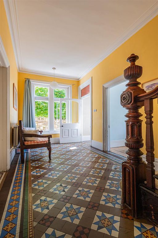 Property photo 3 of 17 Palace Avenue 33-29.Jpg