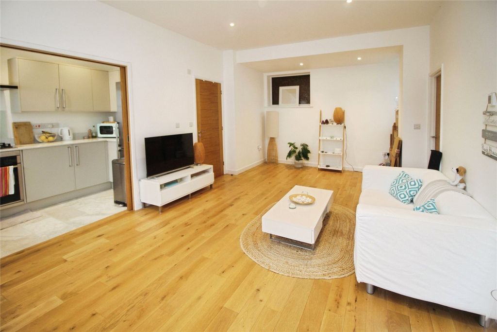 Property photo 2 of 10 Picture No. 23