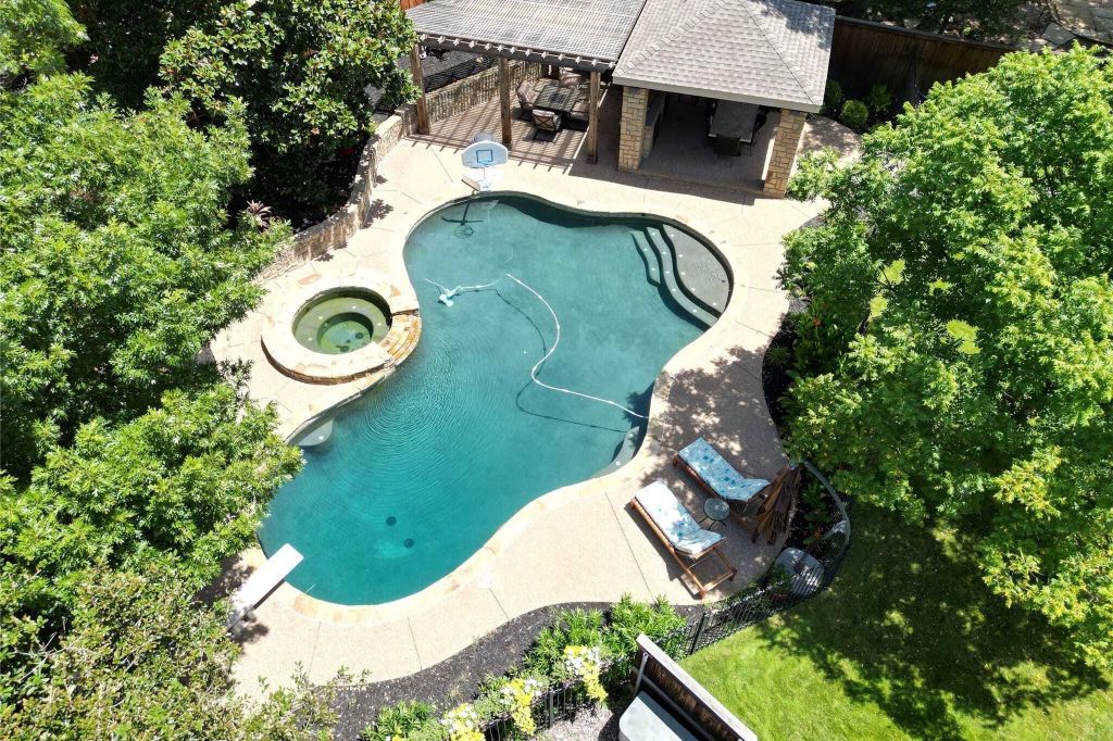Property photo 1 of 31