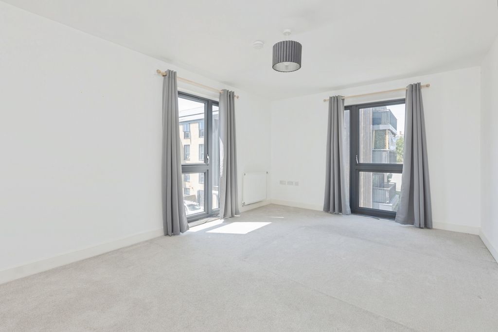 Property photo 3 of 19 Pbox-Img.Jpg
