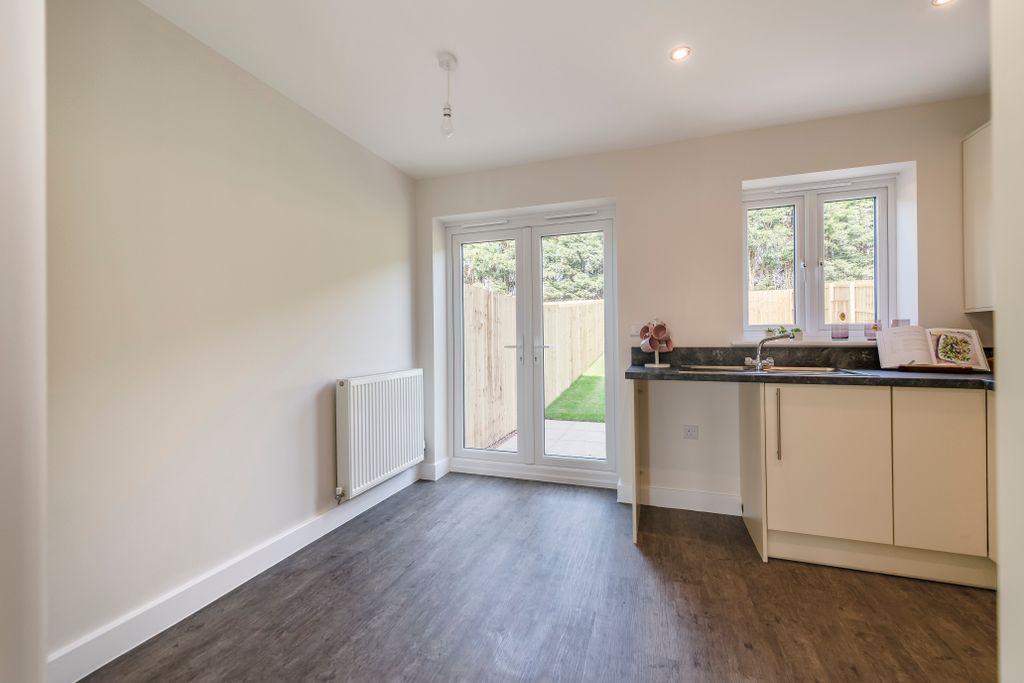 Property photo 3 of 9 Kitchen/Dining Room