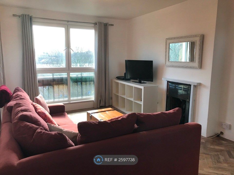 Property photo 2 of 11 Lounge